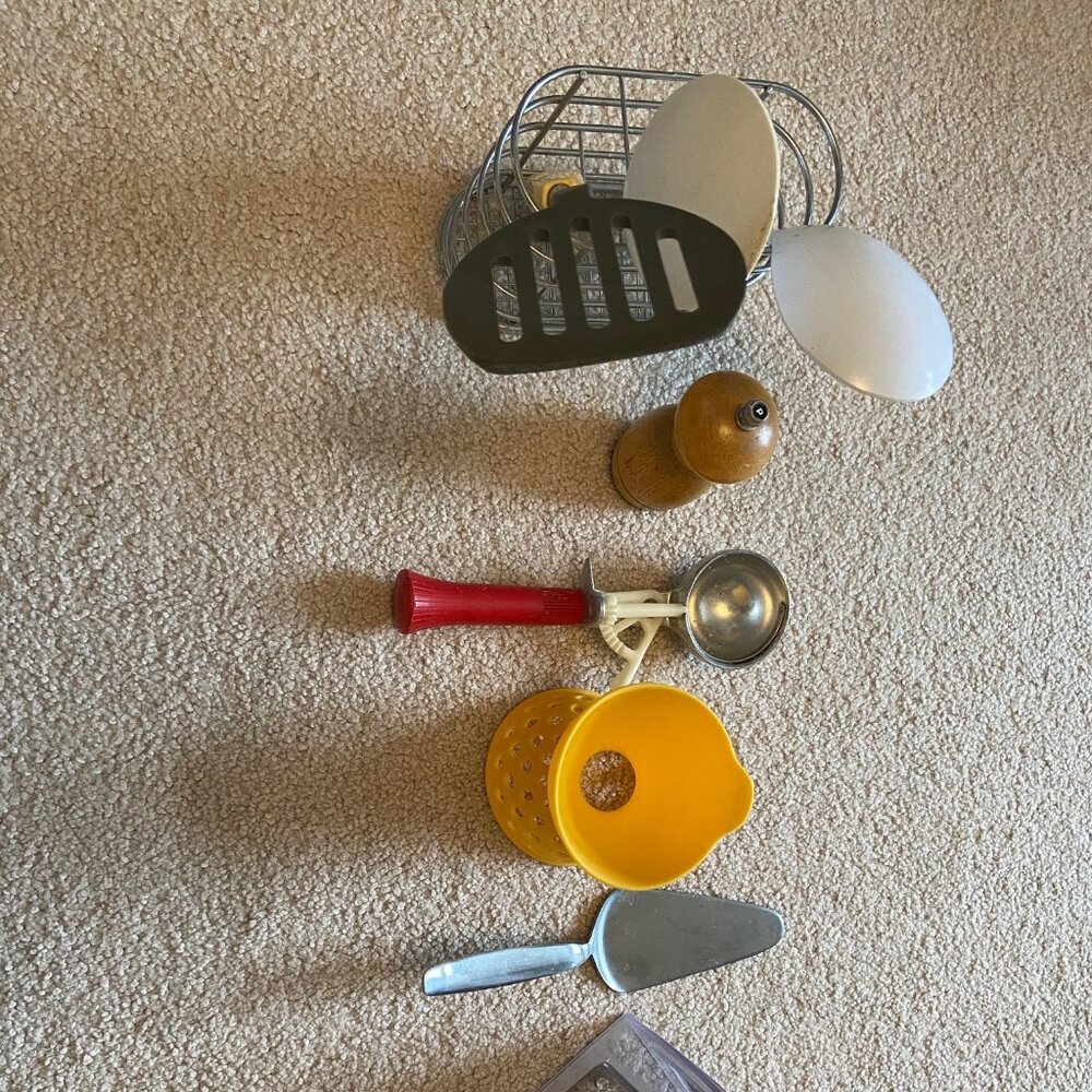 -Kitchen tool ice cream scoop pizza server egg poacher grater pepper mill cutler
